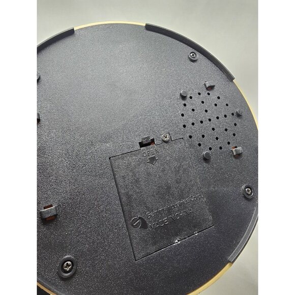 Gemmy Hip Swinging Santa Dances to The Music Of Santa Claus Is Coming To Town - Picture 13 of 16